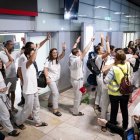 Arribada dels 21 espanyols integrants de la Sumud Global Flotilla a l’aeroport de Barajas. - EUROPA PRESS