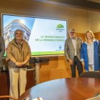 L'alcalde de Lleida, Fèlix Larrosa, les tinentes d'alcalde, Begoña Iglesias i Carme Valls, i els directors adjunts, Miguel Luis Lapeña i Josep Maria Sentís, durant la presentació de la resolució del Pla EDIL.