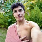 Márquez va publicar aquesta foto amb el braç en cabestrell.