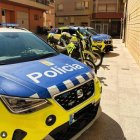 Vehicles de la Policia Local aparcats al costat de les dependències. - POLICIA LOCAL DE FRAGA
