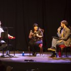 L’escriptora lleidatana Ramona Solé, interrogada ahir en el pòdcast per Eduard Gener i Uriol Gilibets. - JORDI ECHEVARRIA