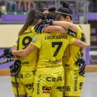 Jugadores del Vila-sana celebren un gol dissabte passat. - CLARA LIÁÑEZ