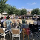 El grup d’alumnes del col·legi amb els usuaris de la residència. - E.G.P.