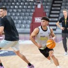 L’equip sub-22 es va entrenar ahir abans del debut. - JAVI ENJUANES