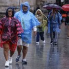 Afectats per la dana Alice a la ciutat de València. - EUROPA PRESS