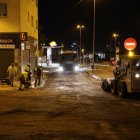 Obres nocturnes per millorar l’asfalt de la rotonda del cementiri - AMADO FORROLLA