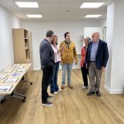 Les autoritats visiten la nova sala polivalent del servei de rehabilitació comunitària i l'hospital de dia de salut mental de la Seu d'Urgell.