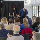 Un espectacle de màgia va tancar ahir l’acte commemoratiu al Museu Morera de Lleida. - LAIA PEDRÓS