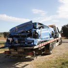 Estat d’un dels cotxes accidentats a Rupià. - BERTA ARTIGAS FONTÀS/ACN