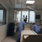 Un box de vigilancia intensiva a l'hospital Arnau de Vilanova de Lleida en una imatge d'arxiu.
