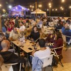 La plaça de la Llotja de Lleida acull des d’ahir i fins demà la 15a edició del Cervisia. - JORDI ECHEVARRIA