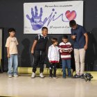 La demostració del robot Ugot IA 7 va tenir lloc ahir a la sala d’actes de l’escola d’Aitona. - PAU PASCUAL PRAT