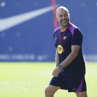 Hansi Flick durant la sessió d’entrenament d’ahir. - EFE