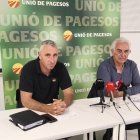 Jaume Gardeñes, responsable de Sectors Agrícoles d’UP, ahir juntament amb Narcís Poch. - J. MARTÍNEZ