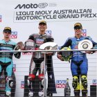 Diogo Moreira, a la dreta, al tercer calaix del podi. - MOTOGP