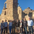 Visita guiada amb els últims residents de les masies de l’Ofegat, l’historiador Jaume Ramon i el director de l’Arxiu Comarcal de l’Urgell. - ROGER ALTISENT