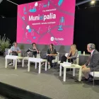Els participants en la taula redona sobre arrelament juvenil al món rural. - M. CODINAS