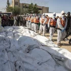 Cossos de presos palestins entregats recentment per Israel, en el marc de l’acord de pau. - EFE