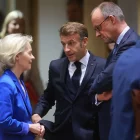 Ursula von der Leyen, el president francès Emmanuel Macron i l’alemany Friedrich Merz, en la cimera. - EFE/EPA/OLIVIER HOSLET