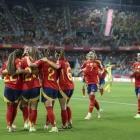 Jugadores d’Espanya celebren un dels quatre gols que van marcar ahir. - EFE