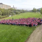Tots els participants a la cursa es van fer una foto de família abans de la prova. - PAU PASCUAL PRAT