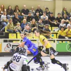 Aina Florenza, que va marcar quatre gols al seu exequip, en una acció del partit. - CLARA LIÁÑEZ