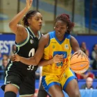 La jugadora del Cadí la Seu Nahan Niare intenta anotar davant d’Ezeigbo. - AREA 11