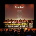 Un moment del reconeixement a les víctimes de la dana, celebrada ahir al Teatre Olympia. - EFE/ BIEL ALIÑO