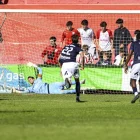 El davanter Kun va convertir el penal en l’última jugada del partit. - INGRID SEGURA