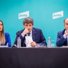 Carles Puigdemont, Míriam Nogueras i Jordi Turull, durant l'executiva de Junts aquest dilluns a Perpinyà.