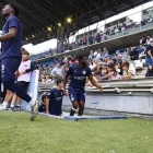 Jugadors de l’Atlètic Lleida salten a la gespa del Camp d’Esports el dia del Barça At. - INGRID SEGURA