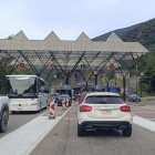 Imatge de la frontera de la Farga de Moles, que travessen cada dia els treballadors.