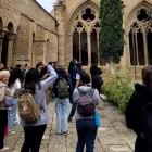 Alumnes ambaixadors. Una vintena d’alumnes internacionals de la UdL participen en el projecte Ambaixadors, promogut per la facultat de Turisme de Girona en col·laboració de l’Agència Catalana de Patrimoni, per donar a conèixer monuments, com el monestir de Vallbona de les Monges. - MARÍA ANGÉLICA ÁLVAREZ
