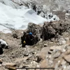 Per a l’ascens només van utilitzar una corda fixa a les roques. - MUNTANYA VIVA ASSOCIACIÓ