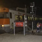 El comboi afectat amb els serveis d’emergència a l’estació de Bellpuig. - LAIA PEDRÓS