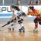 Arantxa González, capitana de l’Alpicat, pugna per la possessió. - ANIOL MORAL