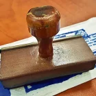 Les donacions de béns entre familiars es registren davant de notari. - PXHERE (CCO)