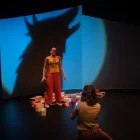 Engruna Teatre presentarà a l’Escorxador l’obra de teatre d’objectes i ombres ‘DO2 llops’. - ENGRUNA TEATRE