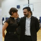 Fotografía publicada en la cuenta oficial de la red social X @ZohranKMamdani del candidato demócrata a la Alcaldía de Nueva York, Zohran Mamdani, junto a junto a su esposa, Rama Duwaji, tras votar este martes, en Nueva York.