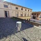 El dispensador instal·lat en una de les terrasses interiors de l’ajuntament de les Borges. - E. FARNELL