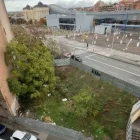 El solar està situat entre els carrers Lluís Roca i Príncep de Viana.