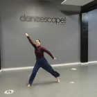 La ballarina Sandra Valls va interpretar una peça ahir a Dancescape, escola impulsora del festival. - ANNA REQUENA