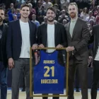 Abrines va rebre l’homenatge del Barça abans del partit. - EFE