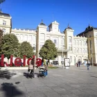 Vista de l’estació de trens de Lleida, que encara llueix el nom d’hotel Rambla on hi havia l’accés, a la dreta de la imatge. - INGRID SEGURA