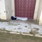 Un matalàs al costat del pavelló Antorxa dels Camps Elisis. - ASSOCIACIÓ DE VEÏNS ARRELS DE CAPPONT