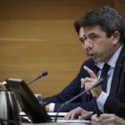 Carlos Mazón, president en funcions de la Generalitat Valenciana, respon davant la comissió d'investigació.