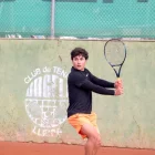 Axel Romero, durant el partit que va disputar ahir a les pistes del Tennis Urgell. - CT URGELL