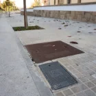 Una de les 300 arquetes que s’han instal·lat al carrer d’entrada a la població des del pont. - AMADO FORROLLA