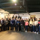 Els directius de la cadena, el conseller i l’alcalde juntament amb els agricultors-proveïdors de Lleida, amb Boix al centre. - AMADO FORROLLA