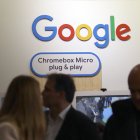 Un estand de Google en una feria.